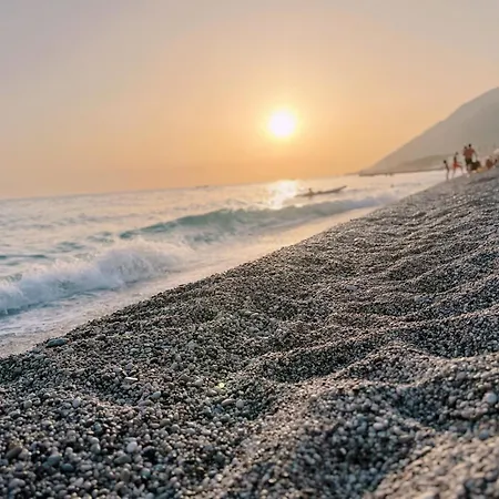 Leas Santorini, 006 דרמי